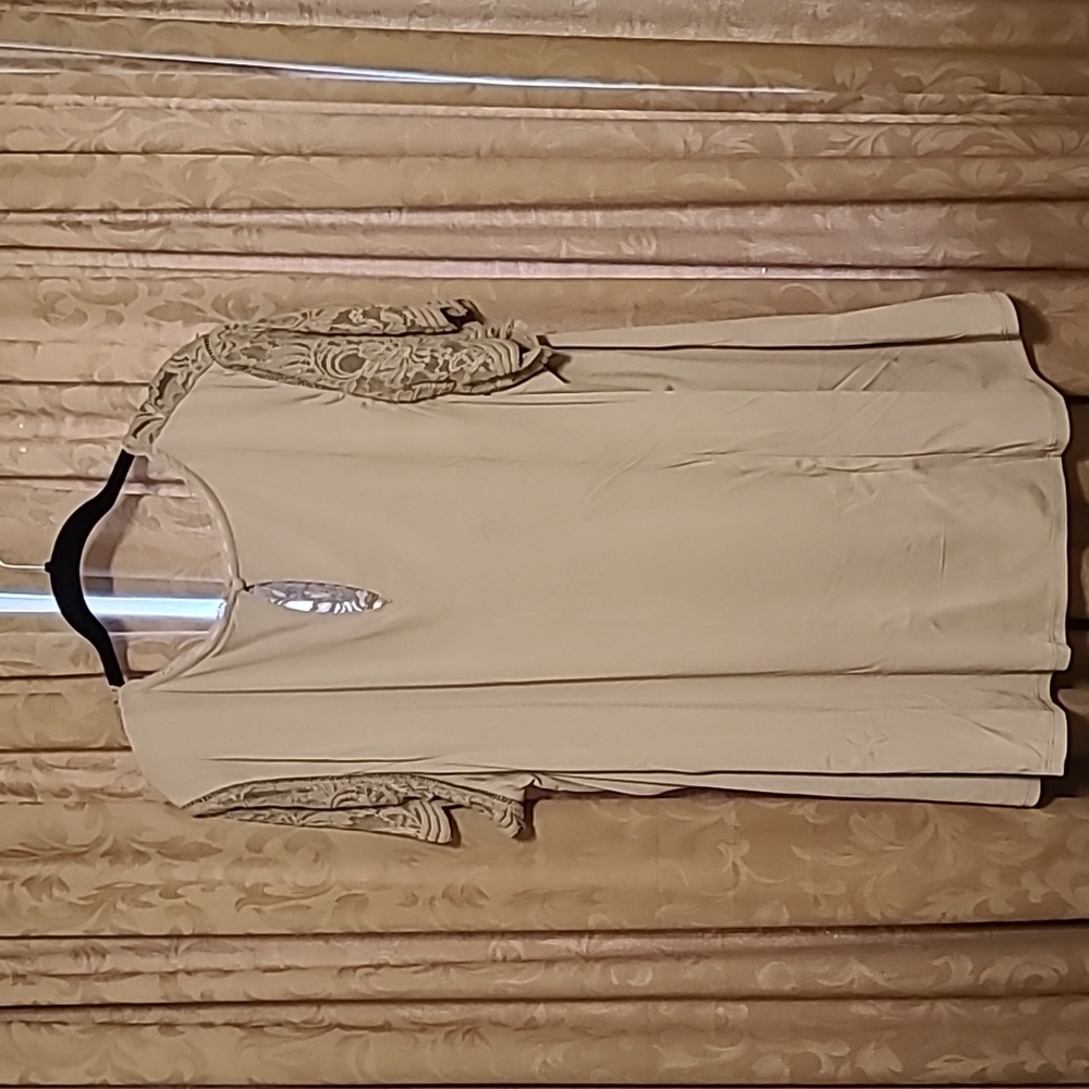 Torrid lace cap sleeve top.  Size 4 tan color